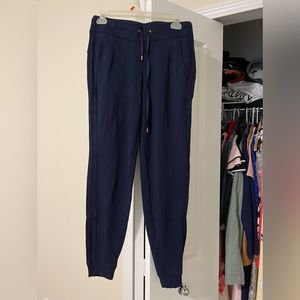 This is a Ralph Lauren sweatpants/joggers.